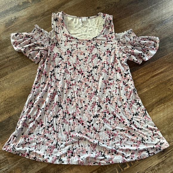 Elle Cold Shoulder Short Sleeve Top - Picture 12 of 12